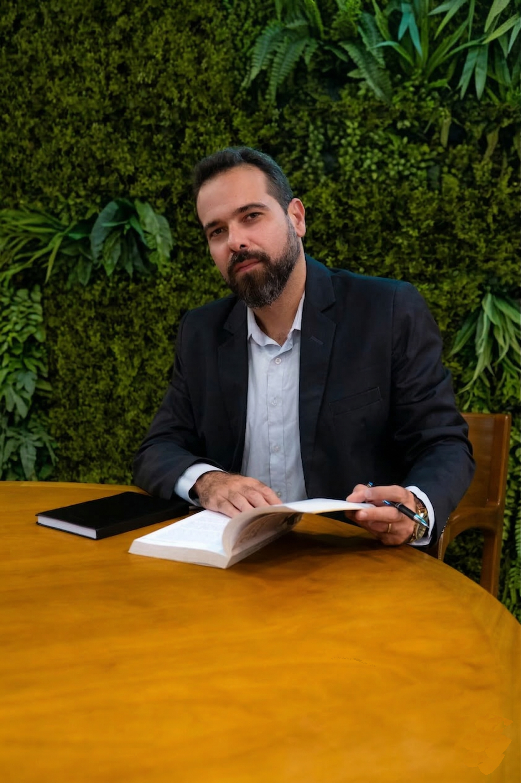 Tiago Quevedo, psicólogo e hipnoterapeuta